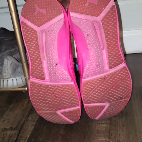 Beautiful Rare Puma Sneakers - Picture 6 of 7